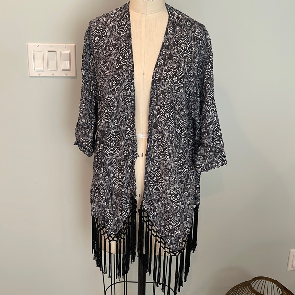 Hollister women’s fringe Duster size M